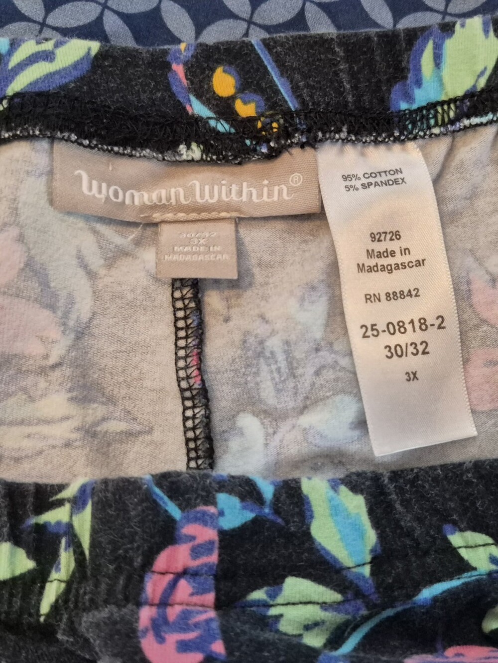 Women's 3x Floral Black Leggings - Comfortable Stretch Bottoms - Picture 3 of 4